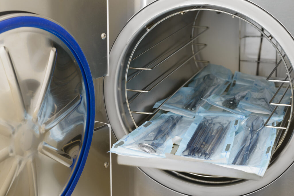 Sterilisationskammer zur Aufbereitung chirurgischer Instrumente